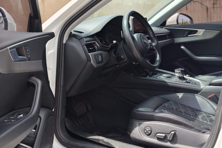 Used Audi A4L 2019 40 TFSI Ambition China VI Interior 5