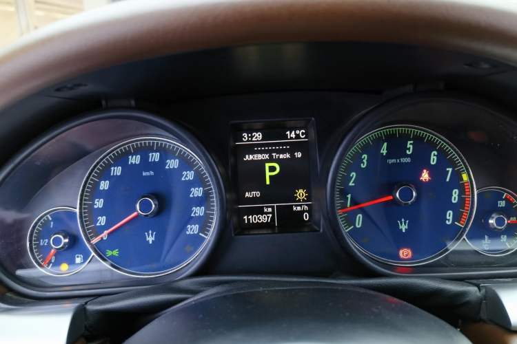 Used Maserati GranTurismo 2007 4.2L Standard Edition Odometer Close Up