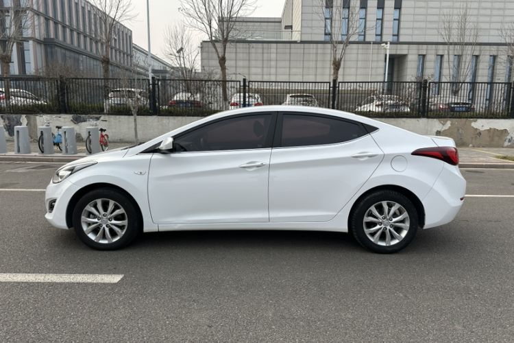 Used Hyundai Elantra (5th Generation / Langdong) 2016 1.6L Automatic Smart Version