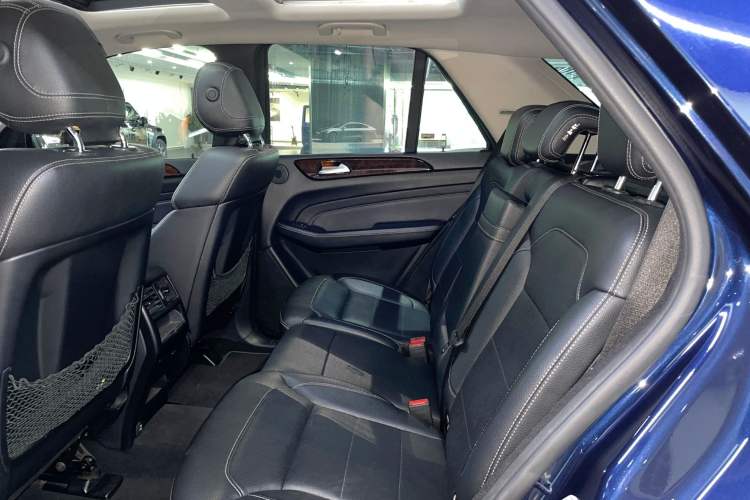 Used Mercedes-Benz M-Class 2014 ML 400 4MATIC Dynamic Model Interior 4