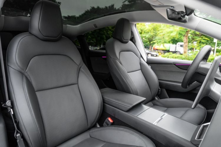 Used Tesla Model Y 2025 Long-Range All-Wheel-Drive Version
