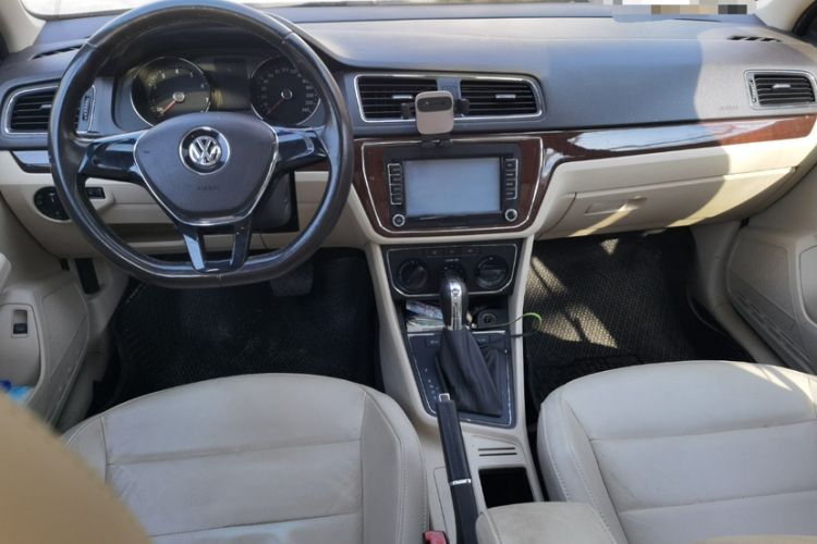 Used Volkswagen Lavida 2015 1.6L Automatic Comfort Edition
