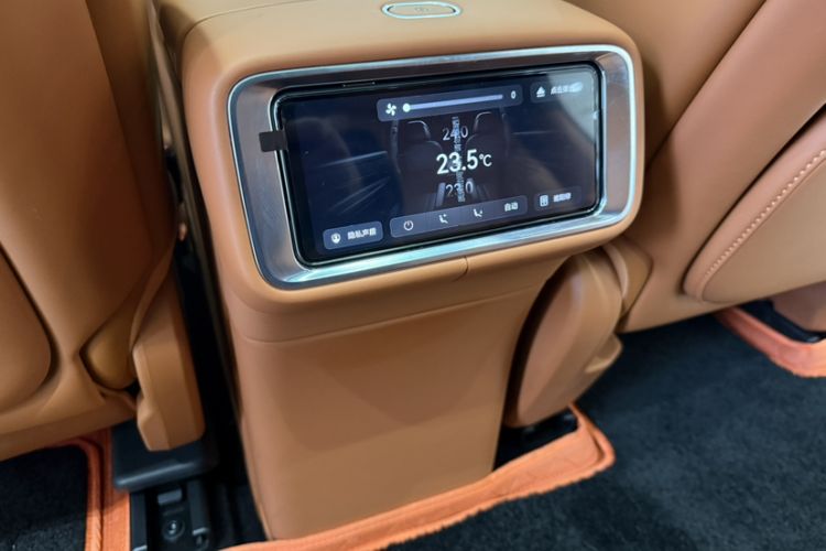 Used Hima AITO M9 2025 Extended-Range Max Version 52 kWh 6-Seater Edition Interior 8