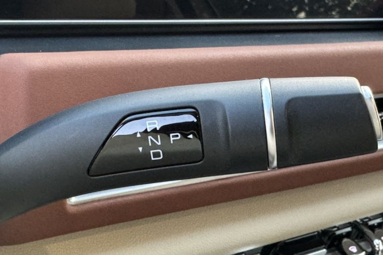 Used ORA Good Cat 2023 401 km Standard Range Luxury Version Lithium Iron Phosphate
