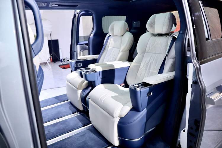 Used Zeekr 009 2024 Six-Seat Executive Version 4WD 140 kWh