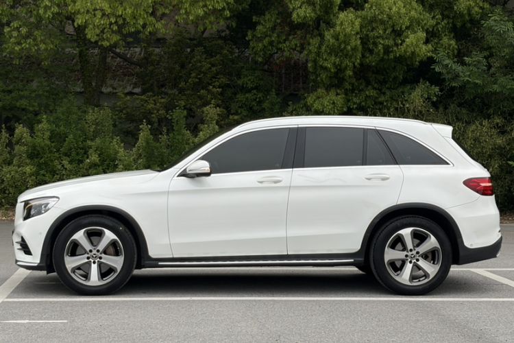 Used Mercedes-Benz GLC 2017 GLC 300 4MATIC Sport Edition Exterior 4