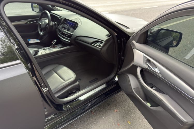 Used Cadillac CT5 2022 28T Luxury Edition Interior 9