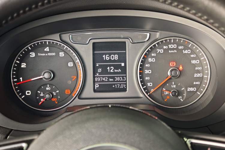 Used Audi Q3 2016 40 TFSI quattro all-wheel-drive sport model
