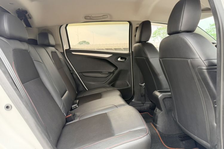 Used Citroen C3-XR 2015 1.6L Automatic Pioneer Model Interior 4