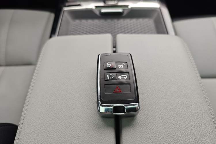 Used Land Rover Range Evoque 2020 249 PS R-DYNAMIC S First-Edition Sport Custom Edition
