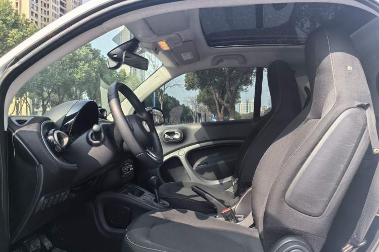 Used smart fortwo 2015 1.0L 52 kW Hardtop Passion Edition
