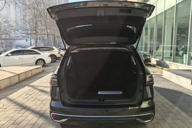 Used Volkswagen Tharu 2023 300TSI Two-Wheel-Drive Moonlight Edition
