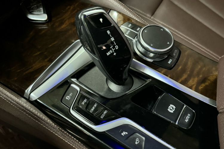 Used BMW 5 Series 2019 Facelifted 525Li Luxury Package Interior 9