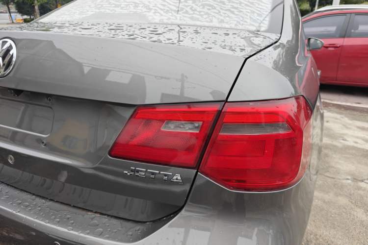 Used Volkswagen Jetta 2013 1.6L Manual Fashion Edition