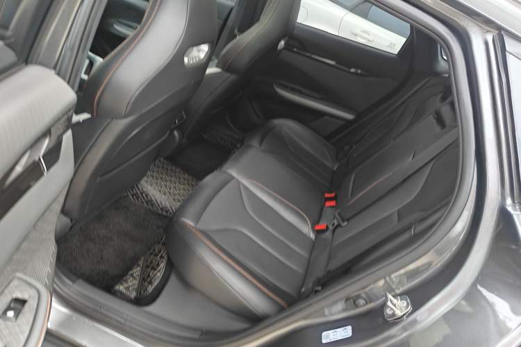 Used CHANGAN UNI-V 2023 1.5T Prestige Model
