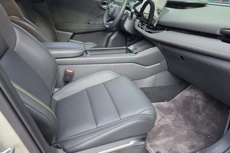 Used Lynk & Co 06 2025 Renew 1.5T Halo Interior 4