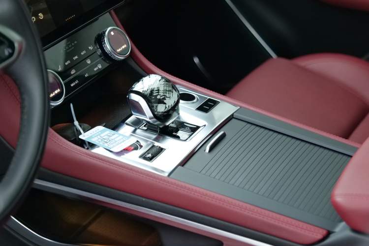 Used Jaguar F-PACE 2022 P250 R-Dynamic BLACK
