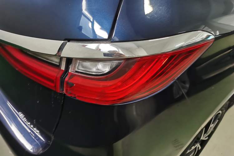 Used BYD Song MAX 2017 1.5T Manual Smart Connect Luxury 7-Seater