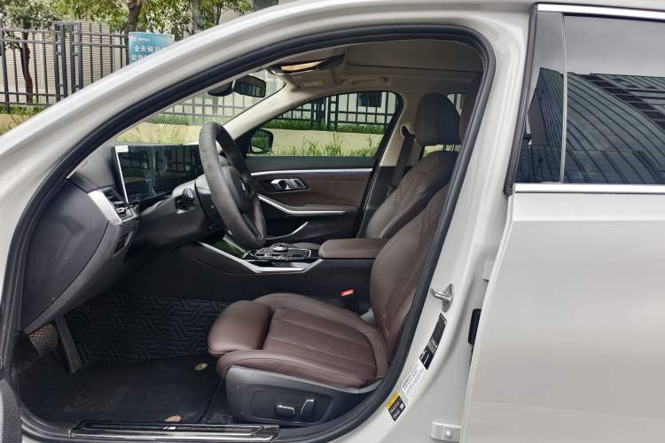 Used BMW i3 2024 eDrive 40 L Midnight Edition Interior 1