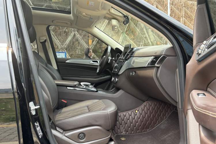 Used Mercedes-Benz GLS 2017 GLS 400 4MATIC Fashion Edition Interior 6