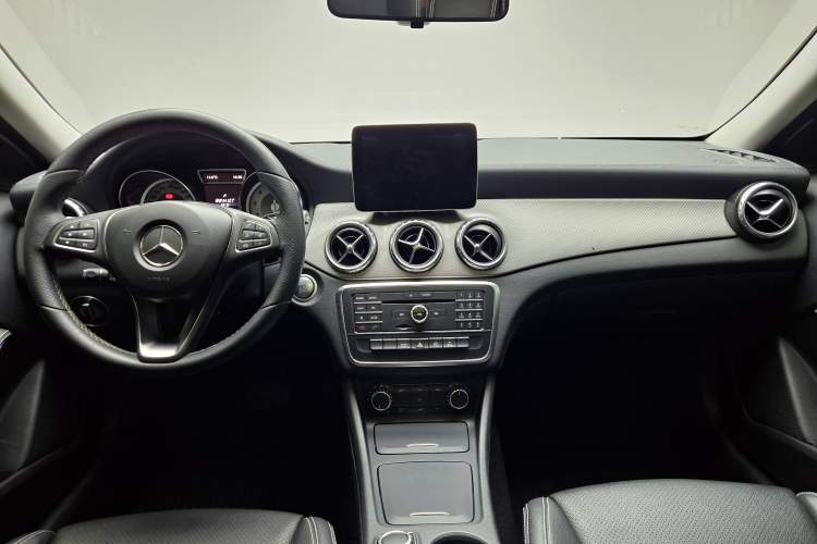 Used Mercedes-Benz GLA 2016 GLA 200 Fashion Model Interior 2