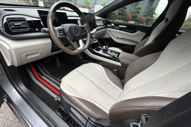 Used BYD Qin PLUS 2024 HONOR Edition DM-i 55KM Leading Model Interior 2