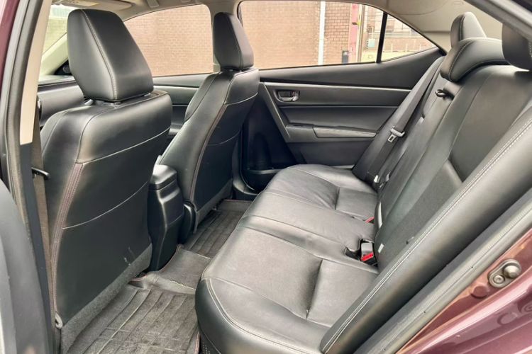 Used Toyota Levin 2016 Dual-Engine 1.8H V E-CVT Luxury Edition Interior 2