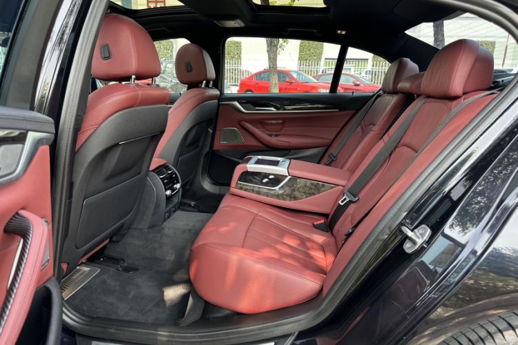 Used BMW 5 Series 2018 Restyled 530Li Luxury Edition M Sport Package Interior 2