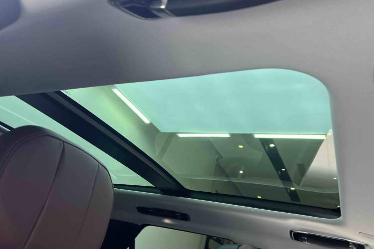 Used Land Rover Range Sport 2024 400PS Dynamic SE Interior 7