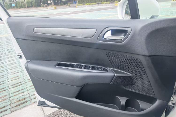 Used Citroen C4 Sega 2016 1.6L Automatic Luxury Model
