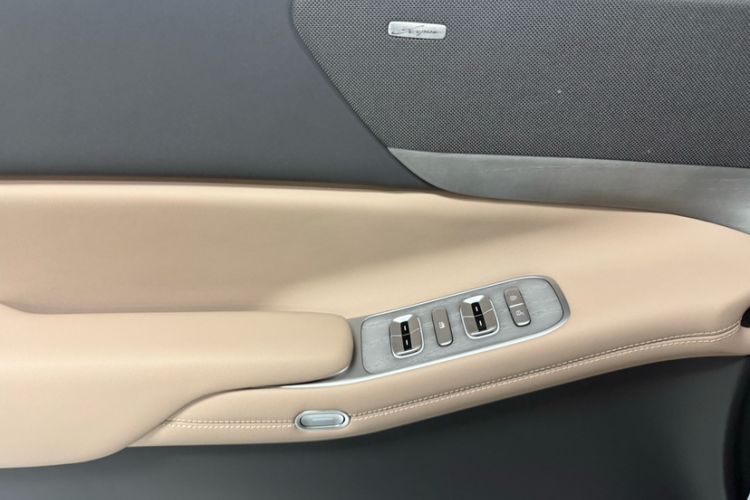 Used XPeng X9 2025 740 Ultra-Long Range Max
