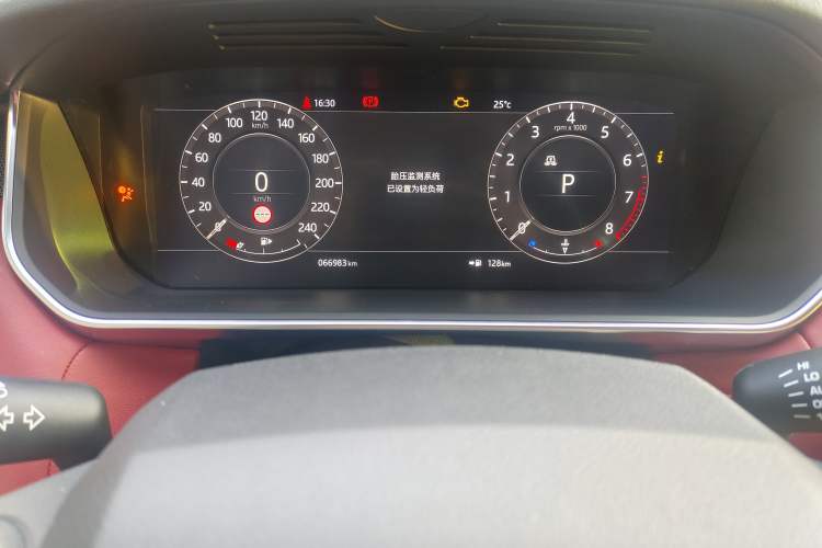 Used Land Rover Range Sport 2022 3.0 L6 YAO Black Edition Odometer Close Up