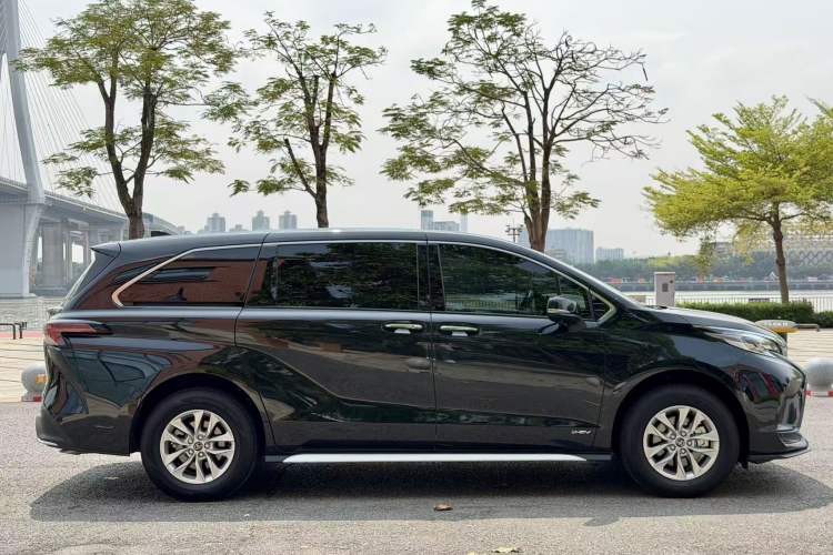 Used Toyota Granvia 2024 2.5L Hybrid Comfort Edition
