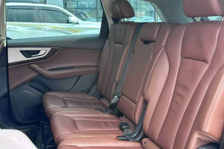 Used Audi Q7 2016 45 TFSI Technology Edition Interior 4