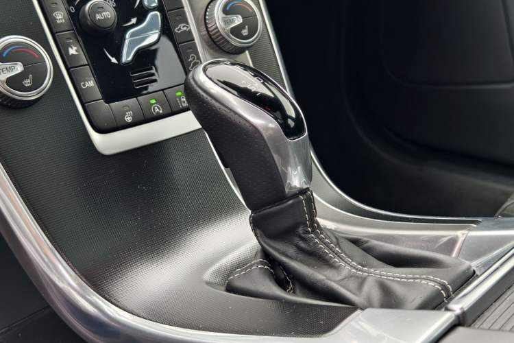 Used Volvo XC60 2017 T5 AWD Personalized Sport Upgrade Edition