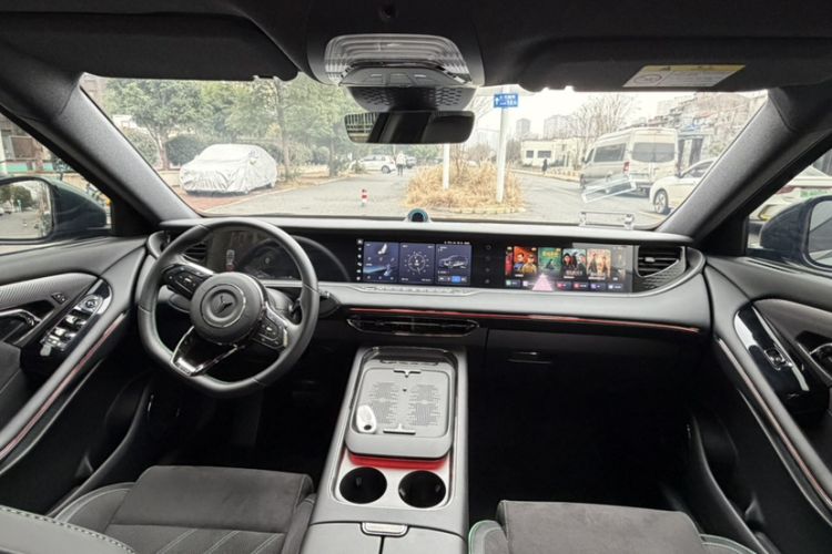 Used VOYAH FREE 2025 318 259 km All-Wheel-Drive Exploration Edition