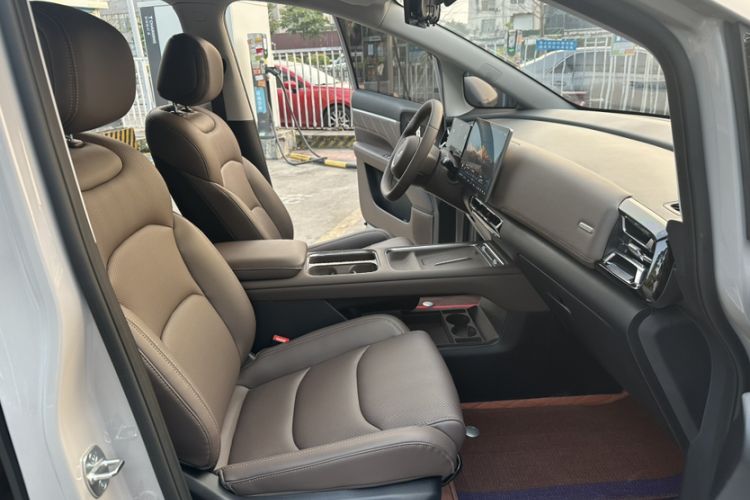 Used Wuling Starlight 730 2025 Model Pure Electric 500km Luxury Edition