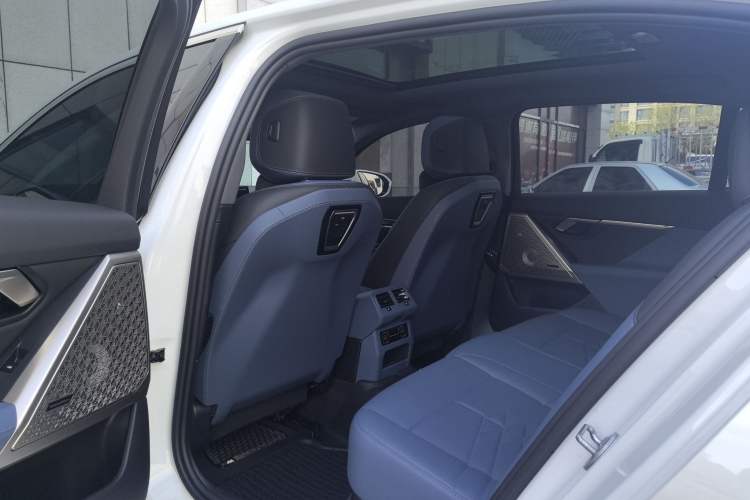 Used BMW 5 Series 2024 530Li Luxury Edition M Sport Package Interior 3