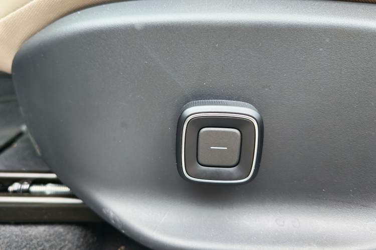 Used Volvo Volvo XC70 Plug-in Hybrid 2026 Model Four-Wheel Drive Long-Range Plus
