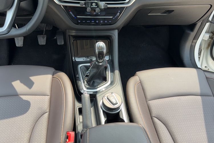 Used CHANGAN CS35PLUS 2019 1.6L Manual Chuanlian Edition Gear Lever