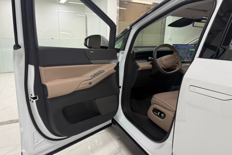 Used XPeng X9 2025 740 Ultra-Long Range Max
