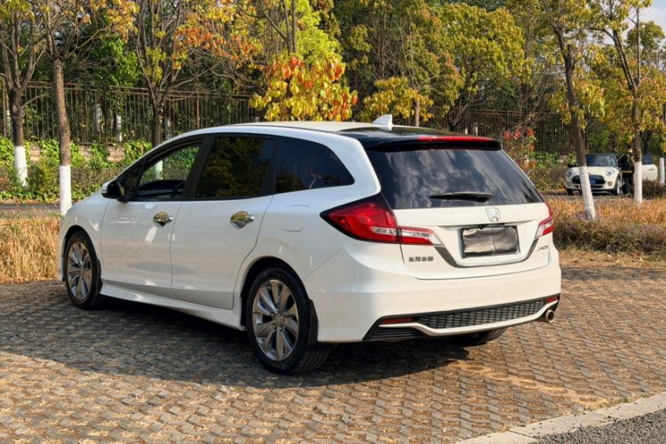 Used Honda Jade 2017 1.8L automatic Comfort version 5 seats Exterior 1