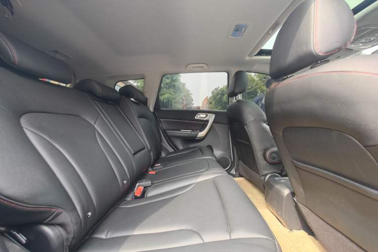 Used Haval H6 2017 Classic Edition 1.5T Manual Two-Wheel Drive Urban Model Interior 3