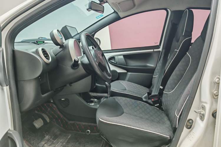 Used BYD F0 2015 1.0L AMT XuanKu Model Interior 4