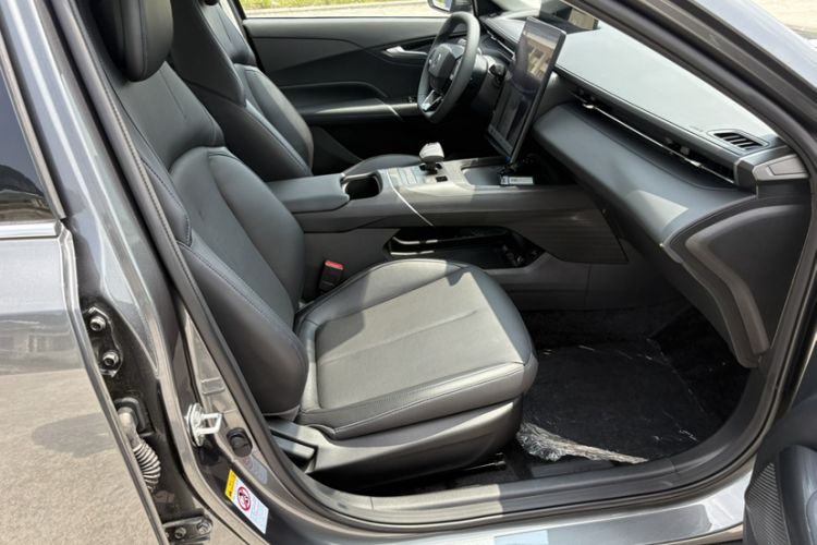 Used CHANGAN Eado 2025 Blue Whale 1.5T 500Bar Prestige Model Interior 6