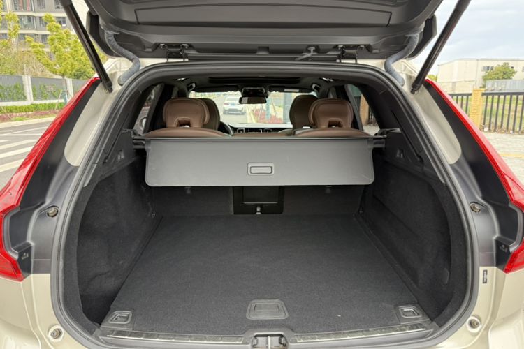 Used Volvo XC60 2021 T5 4x4 Smart Luxury Edition Trunk