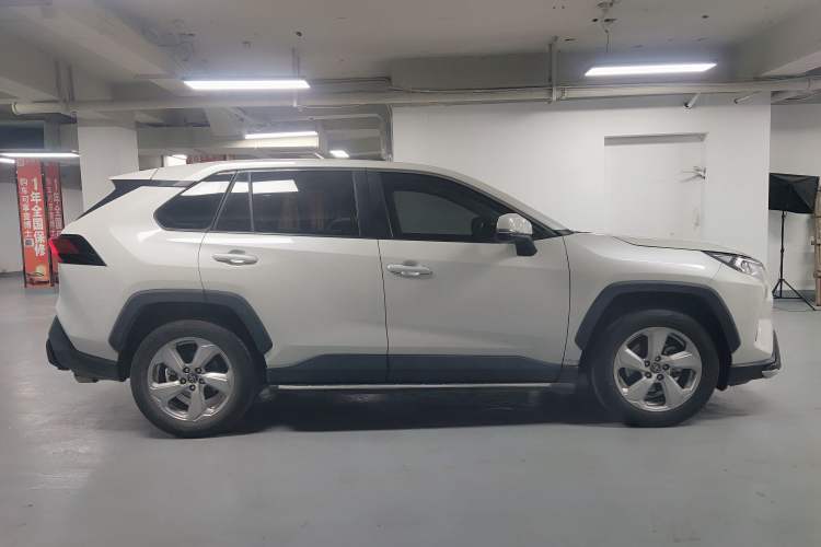 Used Toyota RAV4 2020 2.0L CVT Two-Wheel Drive Fashion PLUS Edition Exterior 2