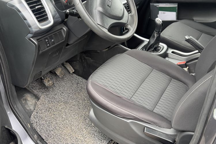 Used Jinbei Gold Hiace M Classic 2024 1.5L Engineering Lion Passenger Vehicle 5 Seats Left Front Seat