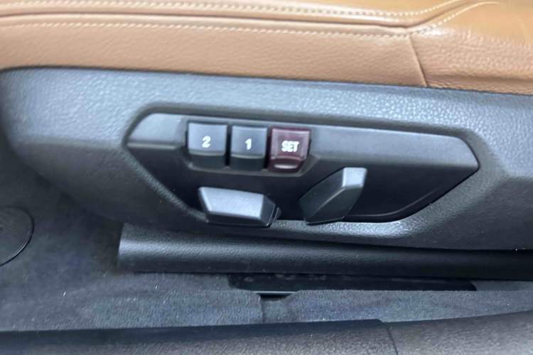 Used BMW 3 Series 2015 320Li Luxury Design Package Interior 8