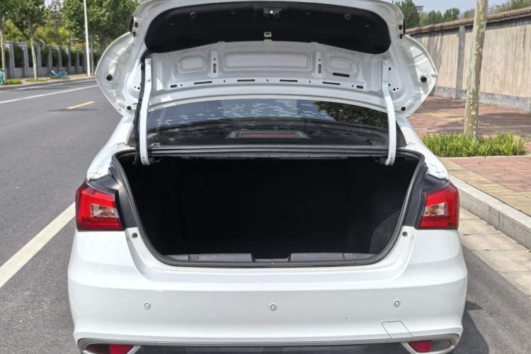 Used Chery Arrizo 5 2019 1.5L CVT Leisure Edition China V standard Trunk